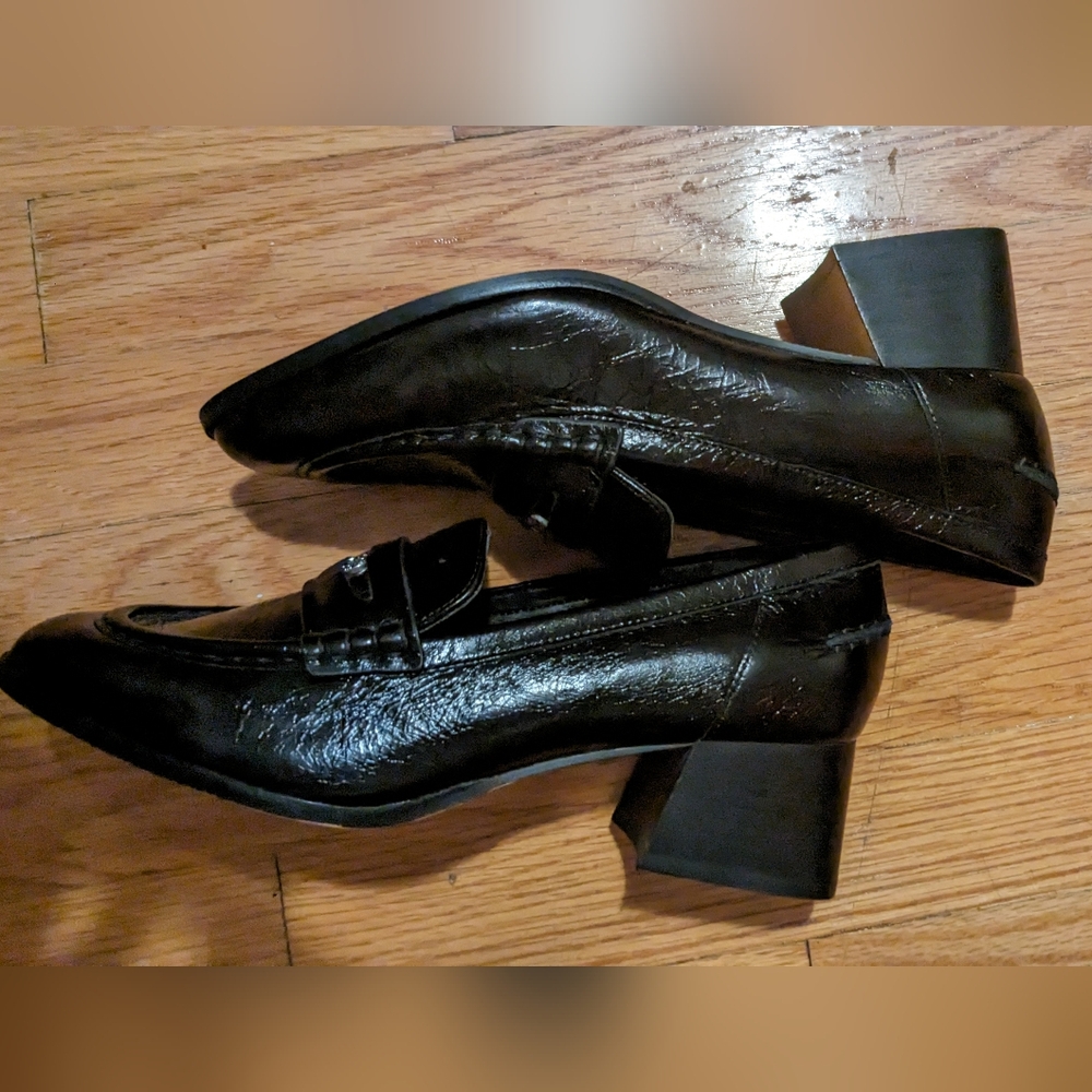 Vince Camuto Women's Carissla Tailored Loafer Flats - Picture 2 of 12